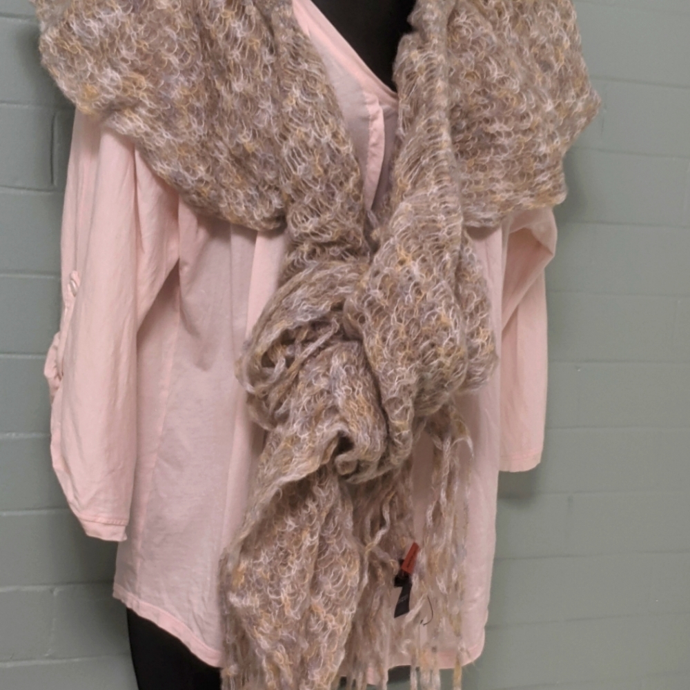 Beautiful wool knit missoni scarf.